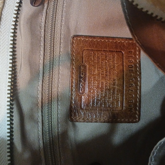 Coach - Picture 9 of 12